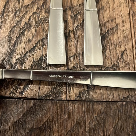 Echo (Stainless)by ONEIDA SILVER Salad Forks (3)